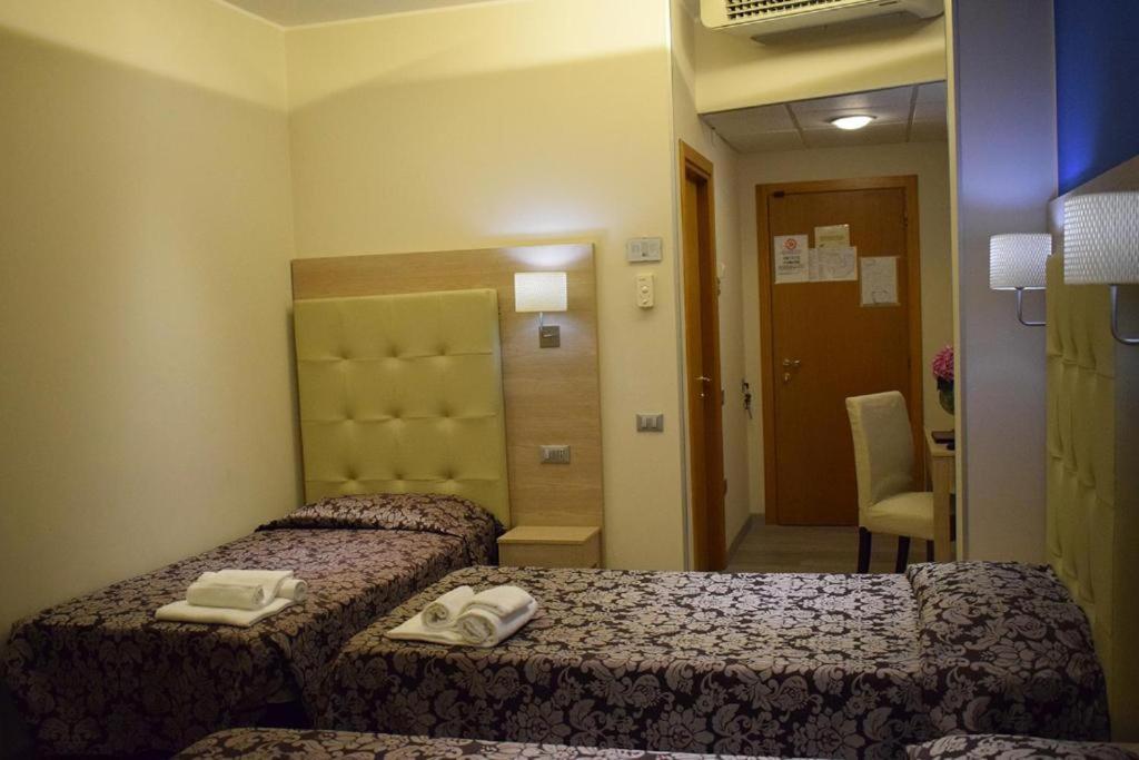אלבה אדריאטיקה Hotel Baffo Rosso מראה חיצוני תמונה