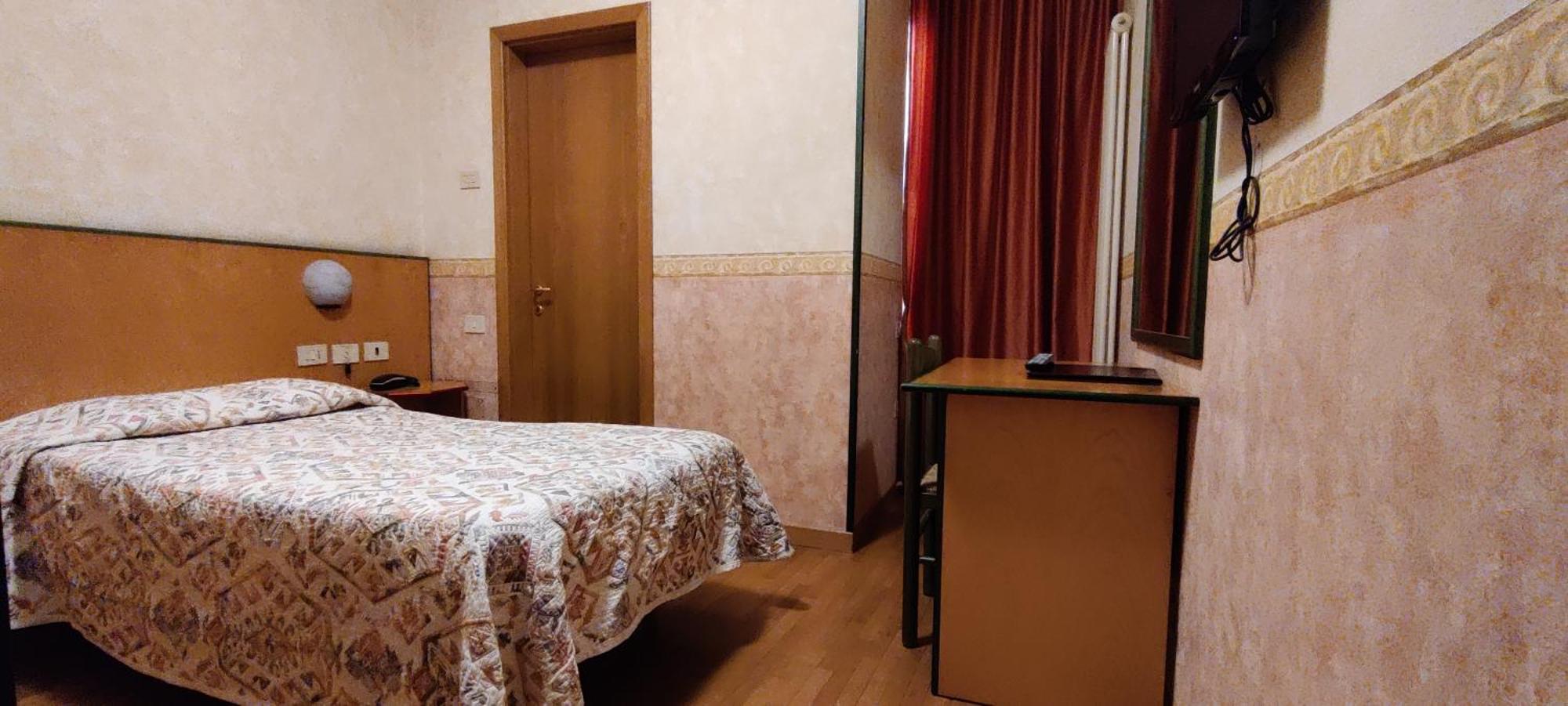 אלבה אדריאטיקה Hotel Baffo Rosso מראה חיצוני תמונה